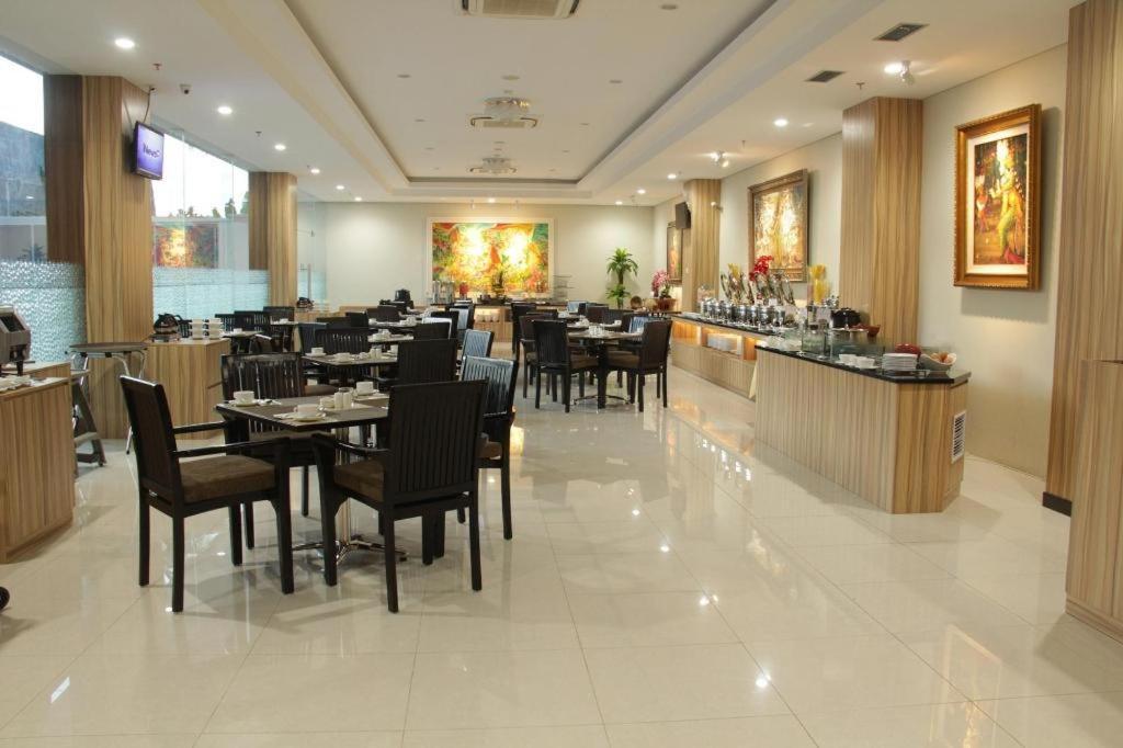 Atrium Premiere Cilacap Exterior foto