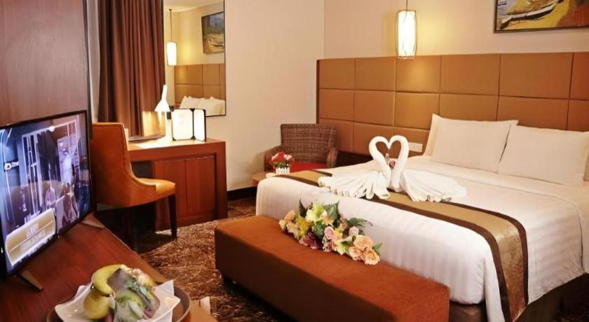 Atrium Premiere Cilacap Exterior foto