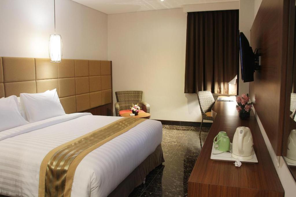 Atrium Premiere Cilacap Exterior foto