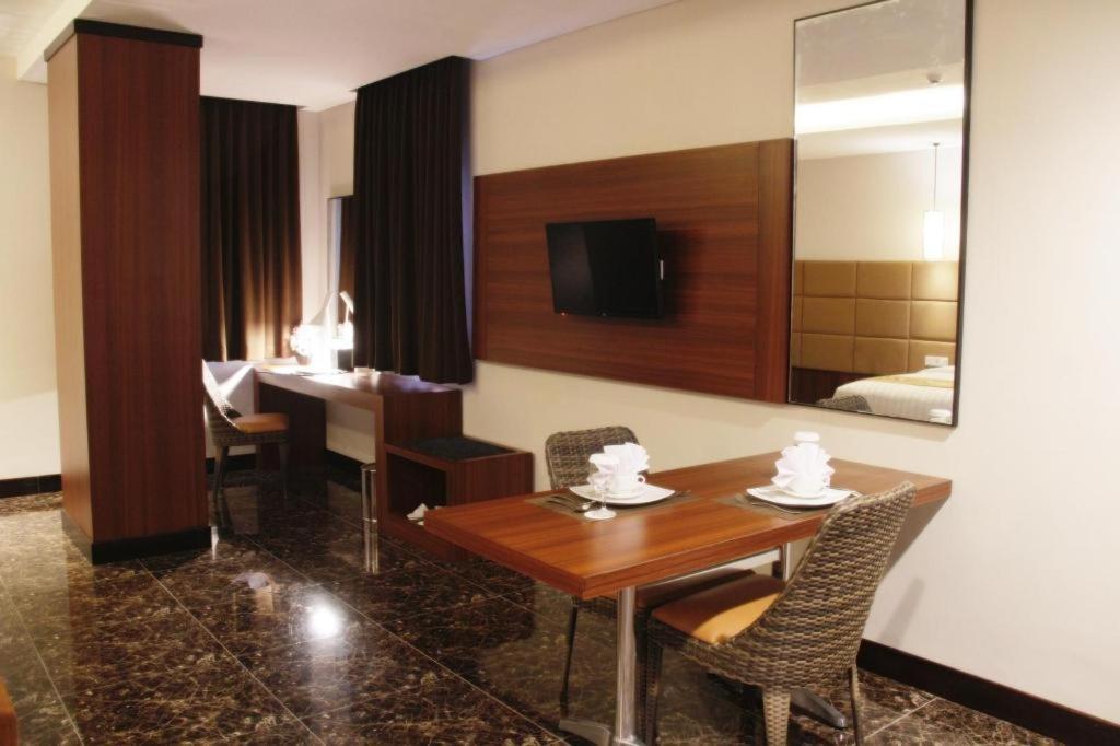 Atrium Premiere Cilacap Exterior foto