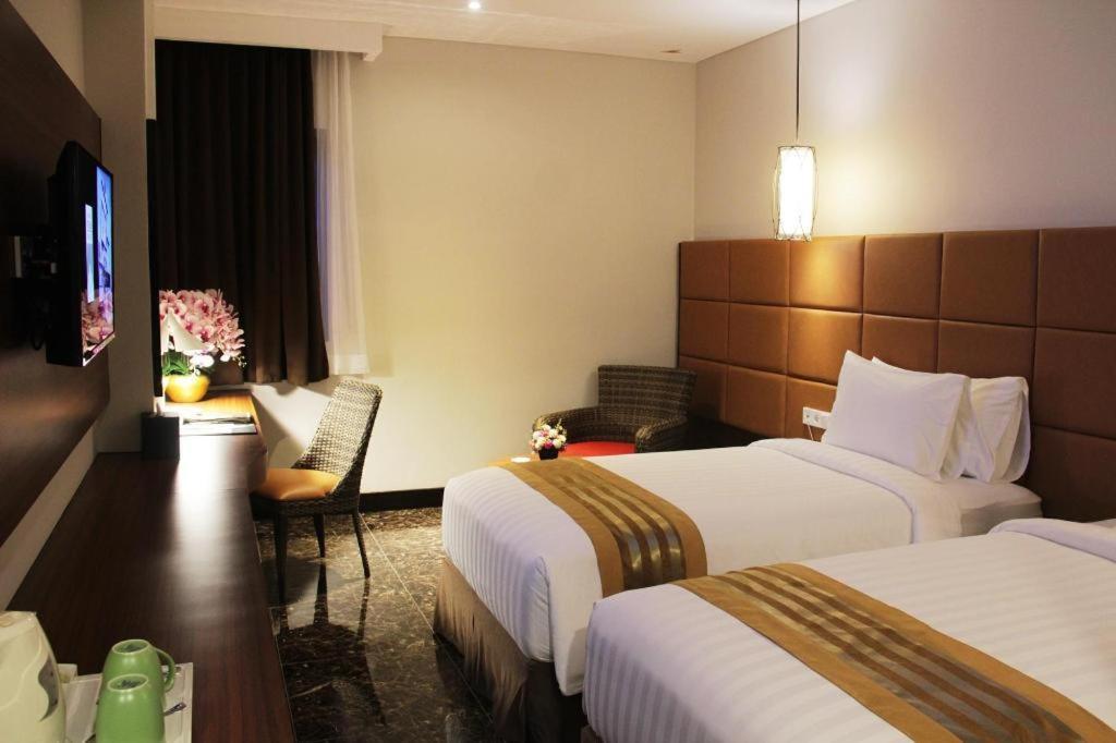Atrium Premiere Cilacap Exterior foto