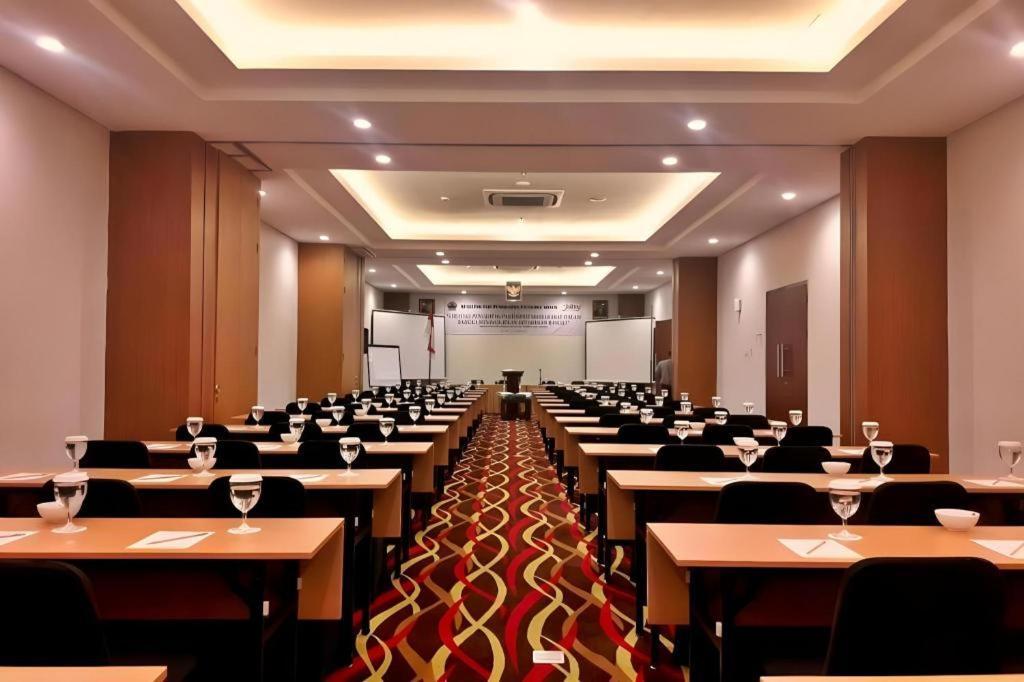 Atrium Premiere Cilacap Exterior foto