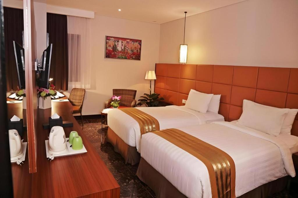 Atrium Premiere Cilacap Exterior foto