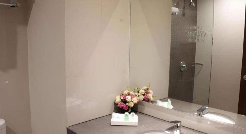 Atrium Premiere Cilacap Exterior foto