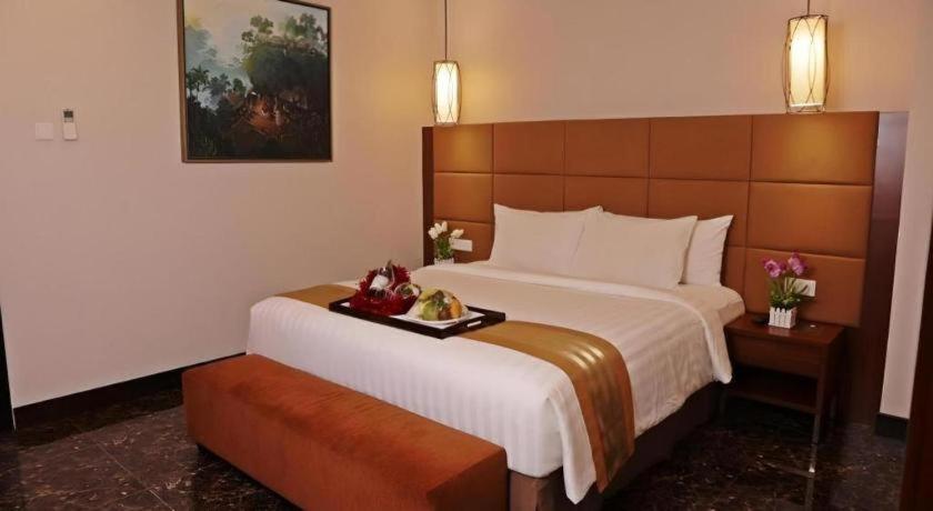 Atrium Premiere Cilacap Exterior foto