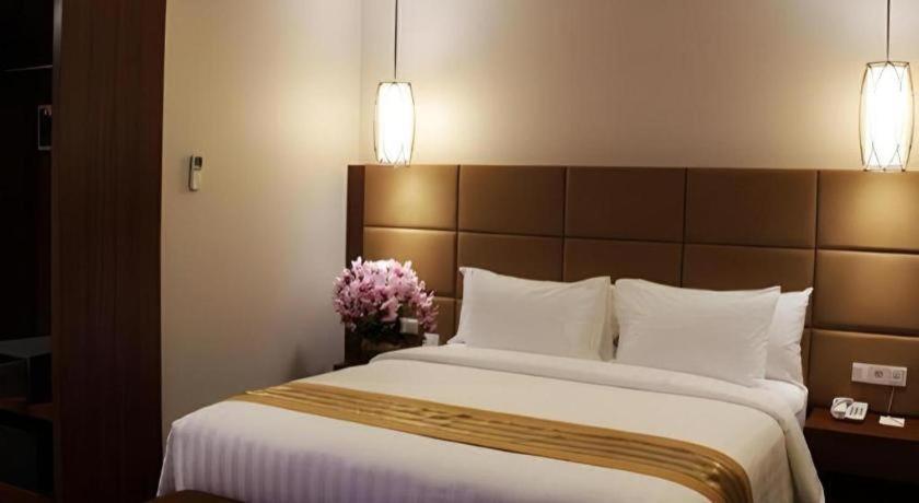 Atrium Premiere Cilacap Exterior foto