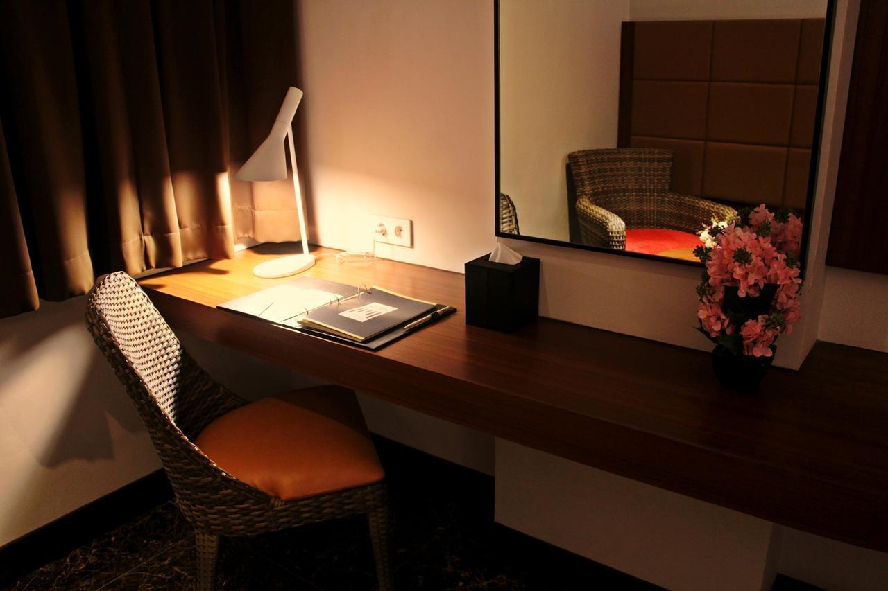 Atrium Premiere Cilacap Exterior foto