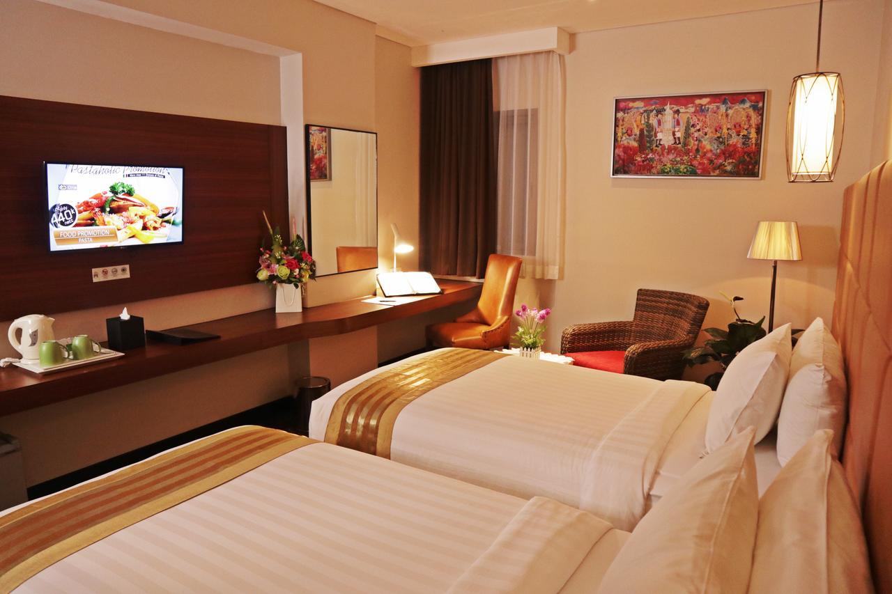 Atrium Premiere Cilacap Exterior foto