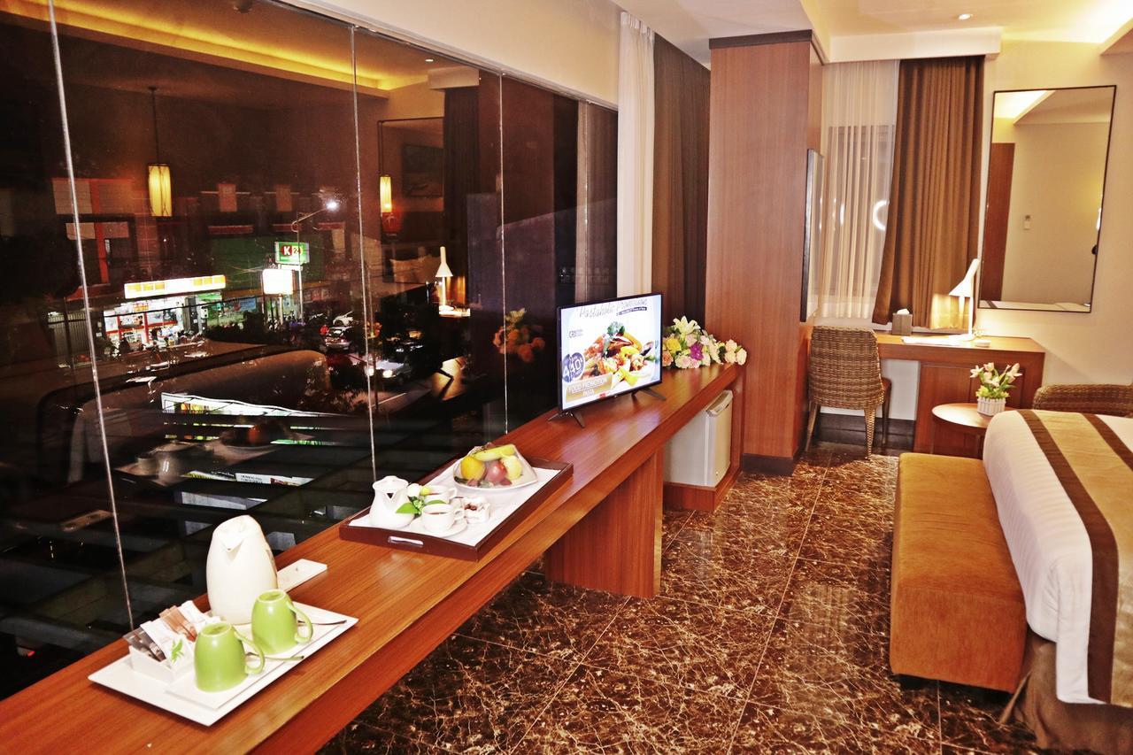 Atrium Premiere Cilacap Exterior foto
