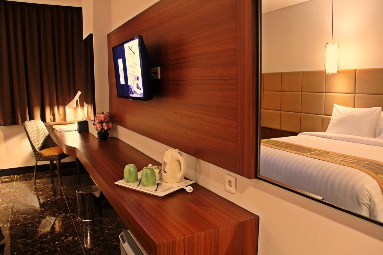 Atrium Premiere Cilacap Exterior foto