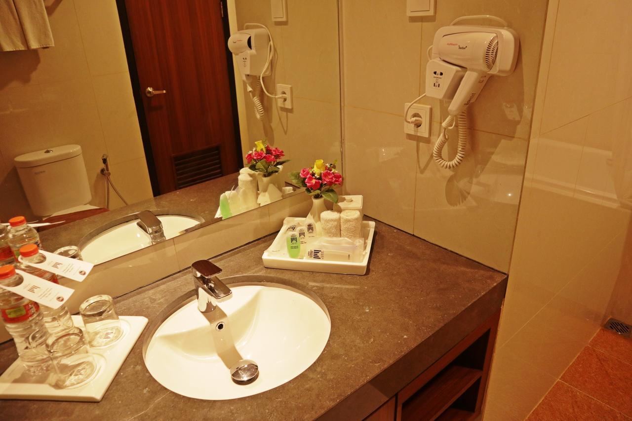 Atrium Premiere Cilacap Exterior foto